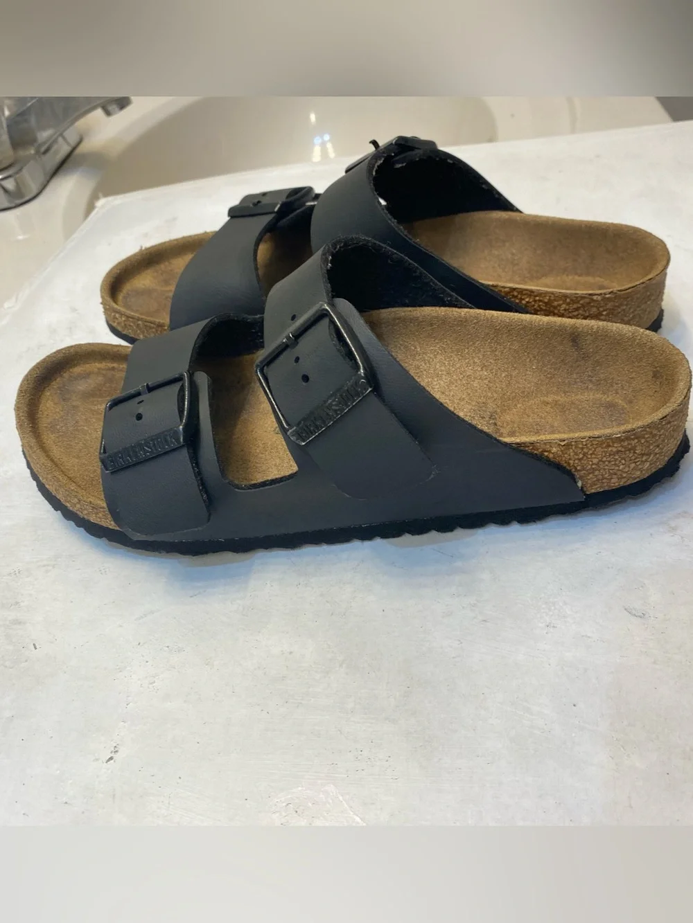 Birkenstock Arizona Size 34, women size 3, Men’s size 1 for child/youth
